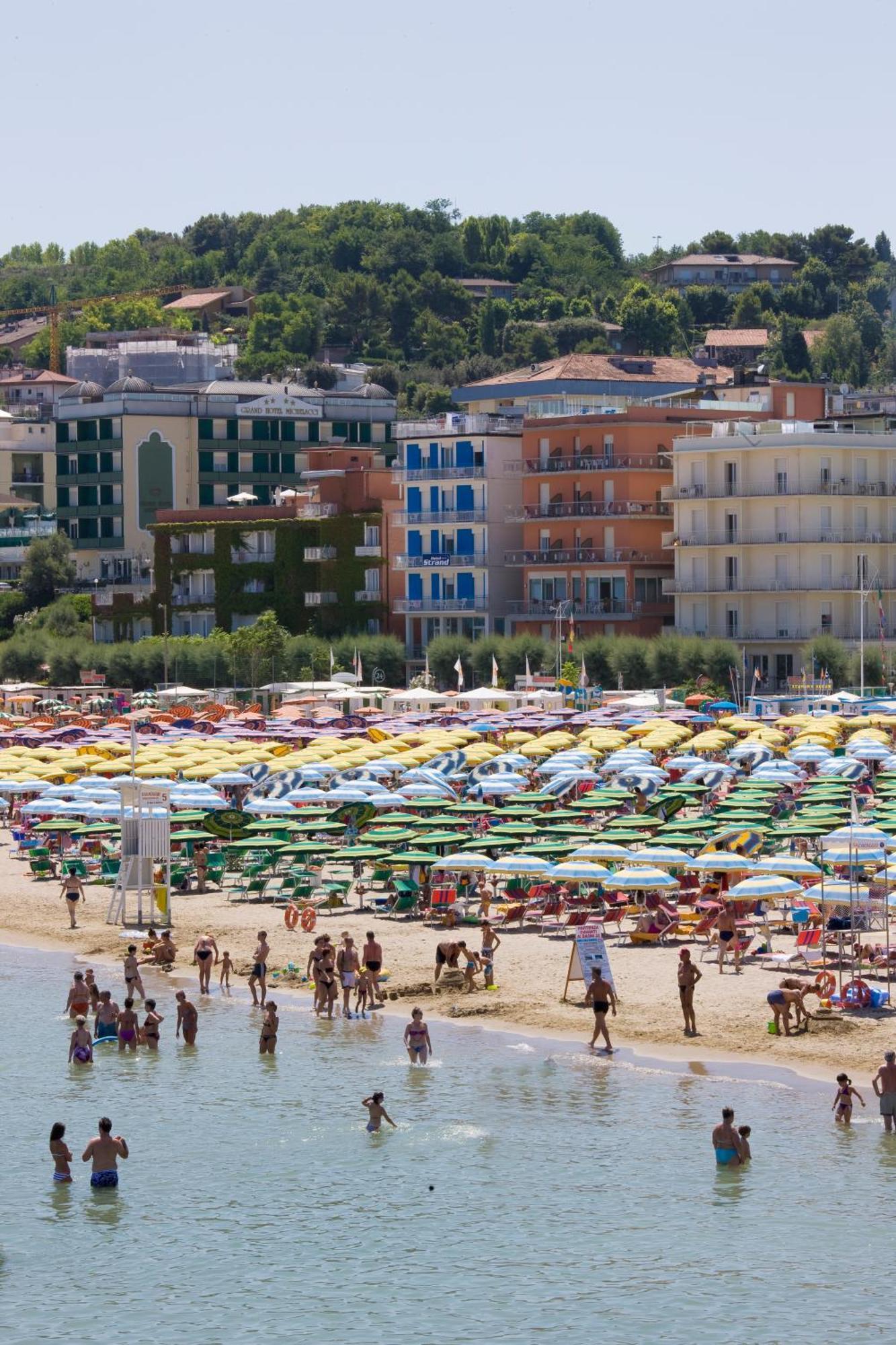 Strand Hotel Gabicce Mare Exterior foto