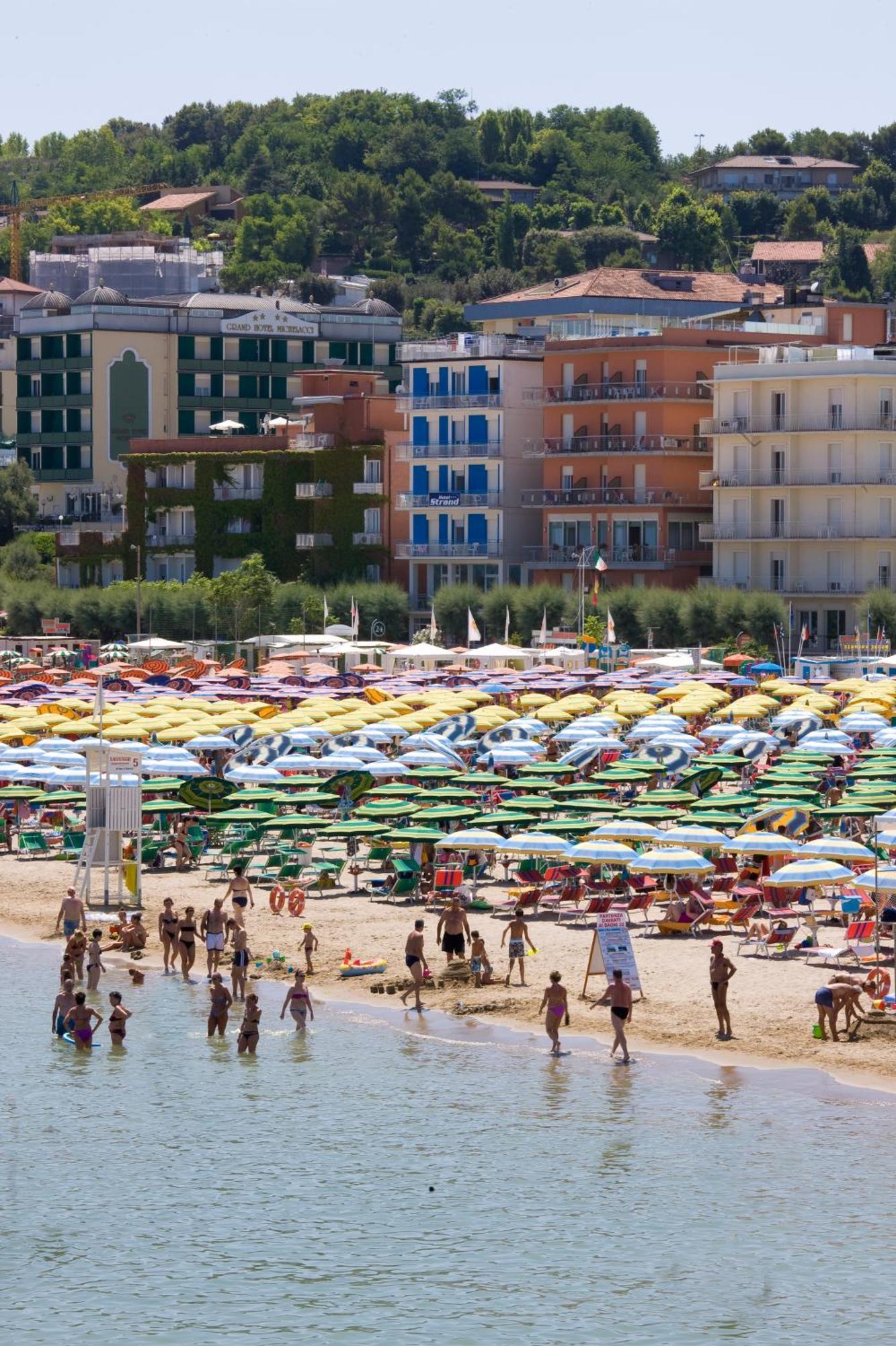 Strand Hotel Gabicce Mare Exterior foto