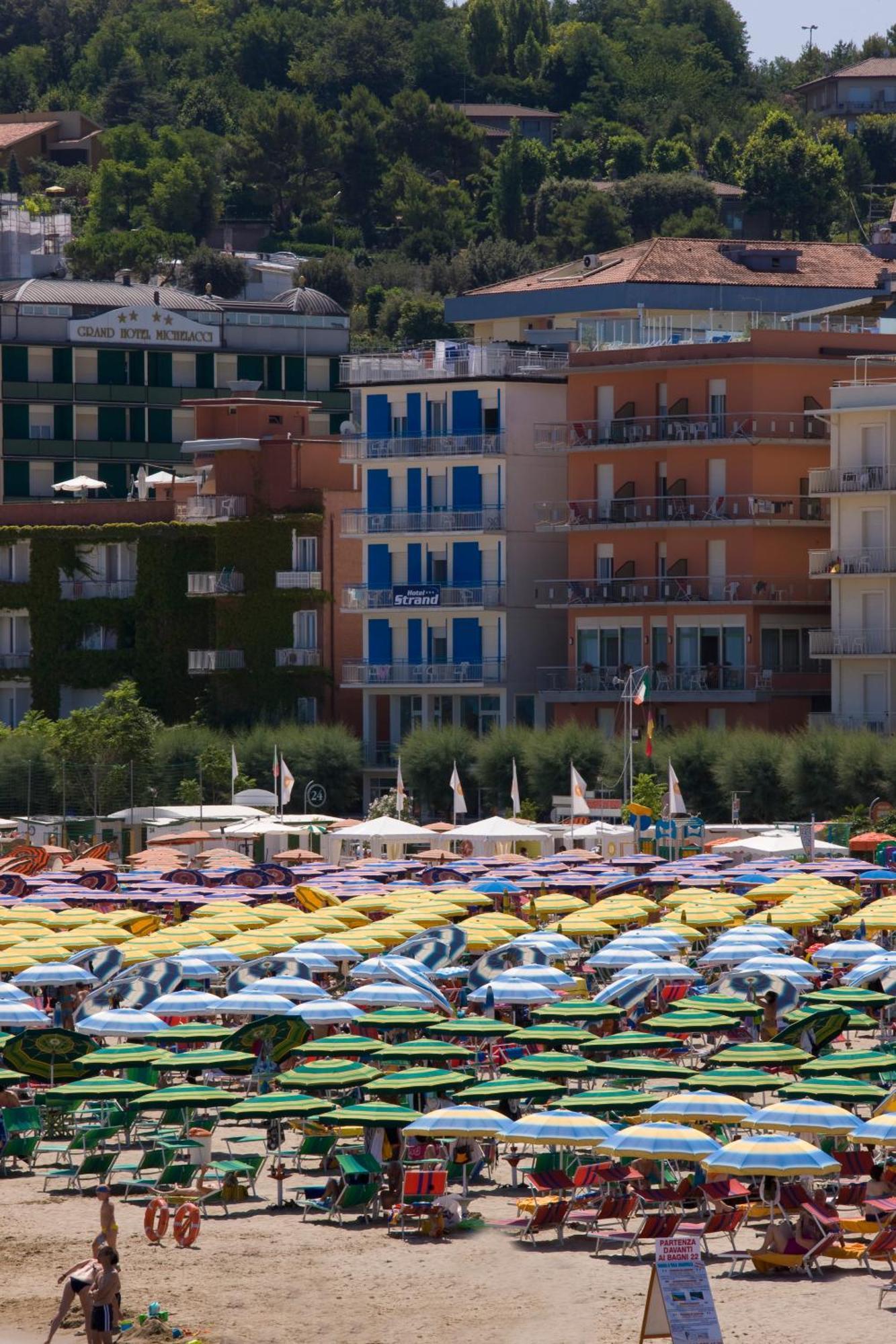 Strand Hotel Gabicce Mare Exterior foto