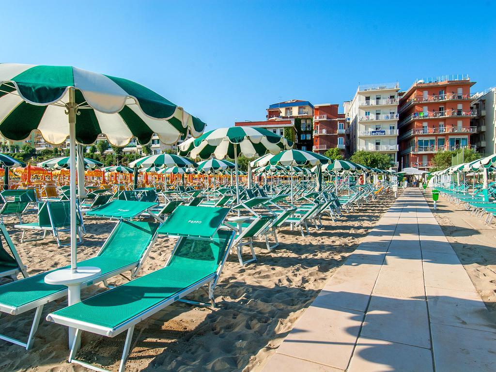 Strand Hotel Gabicce Mare Exterior foto