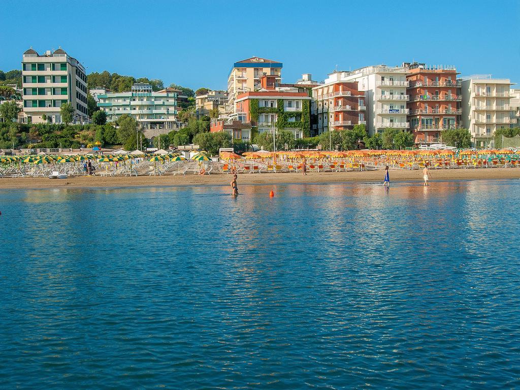 Strand Hotel Gabicce Mare Exterior foto